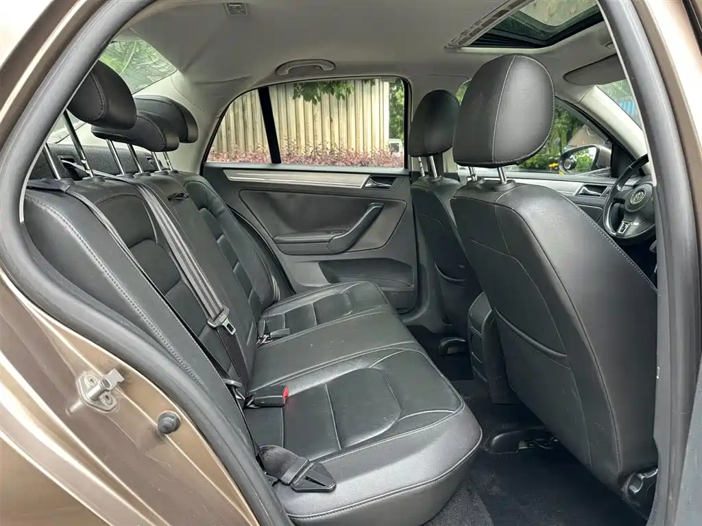 Volkswagen Bora 2014 1.6L Automatic Comfort Edition фото 11