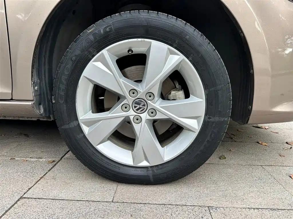 Volkswagen Bora 2014 1.6L Automatic Comfort Edition фото 12
