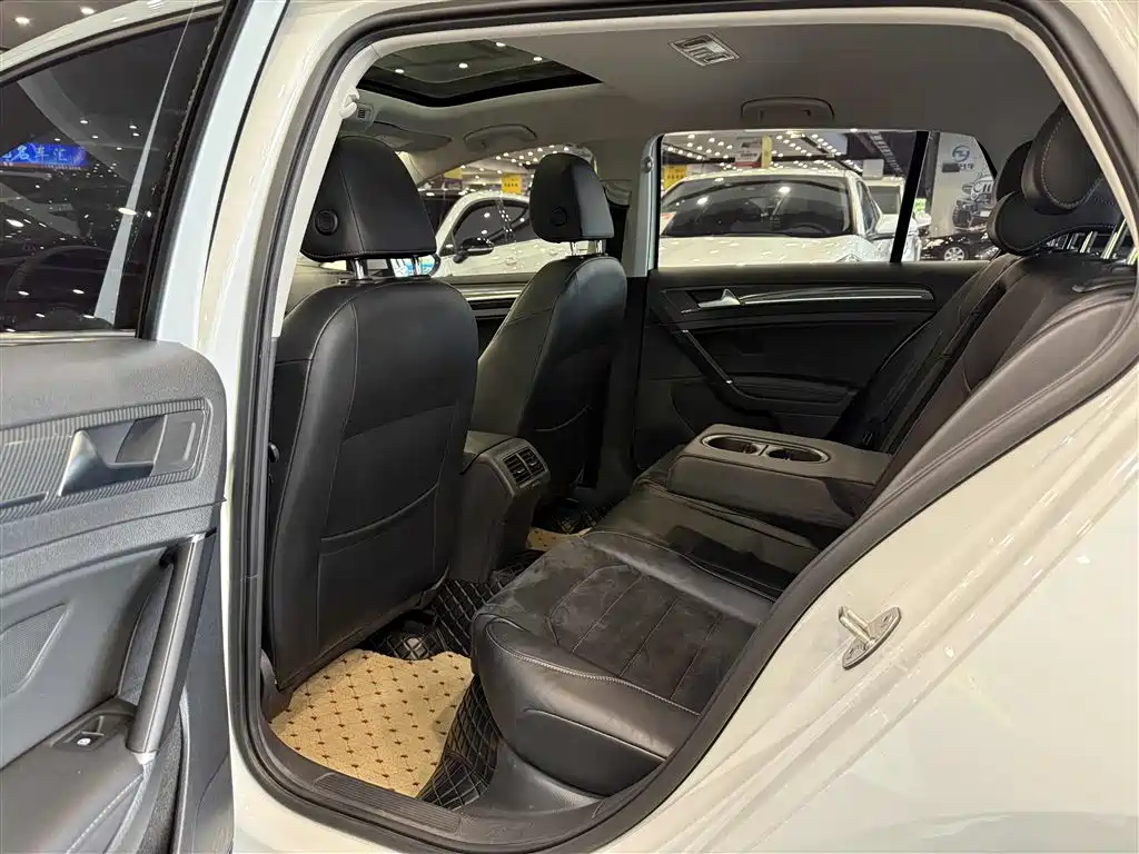 Volkswagen Golf 2018 230TSI Automatic Luxury фото 5