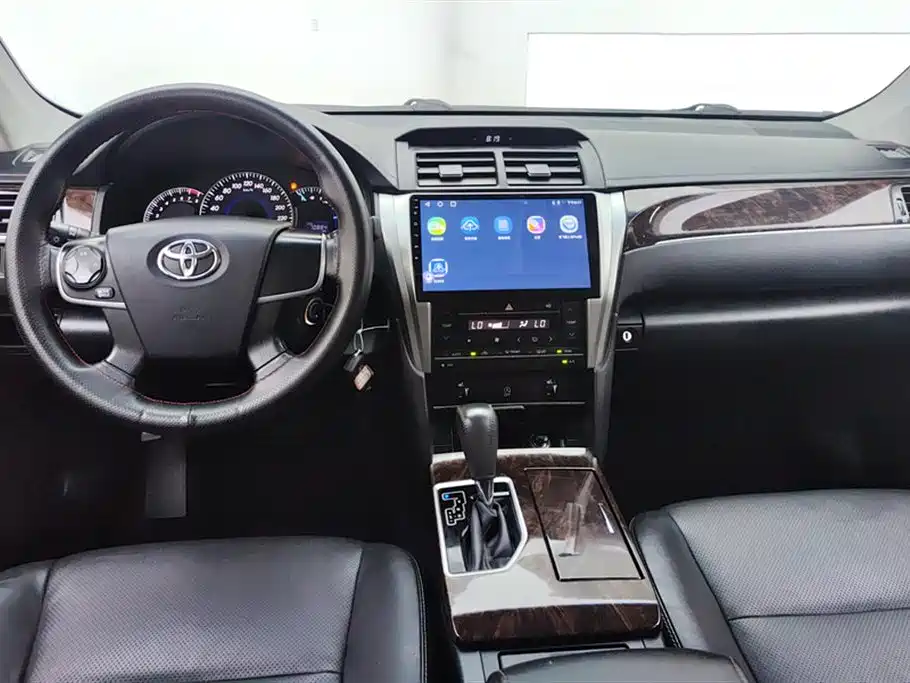 Toyota Camry 2016 2.0G 10th Anniversary Leading Edition фото 12