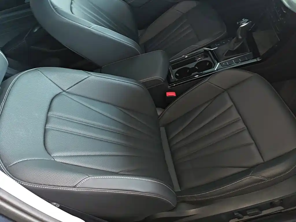 Фото 23 - Volkswagen Passat