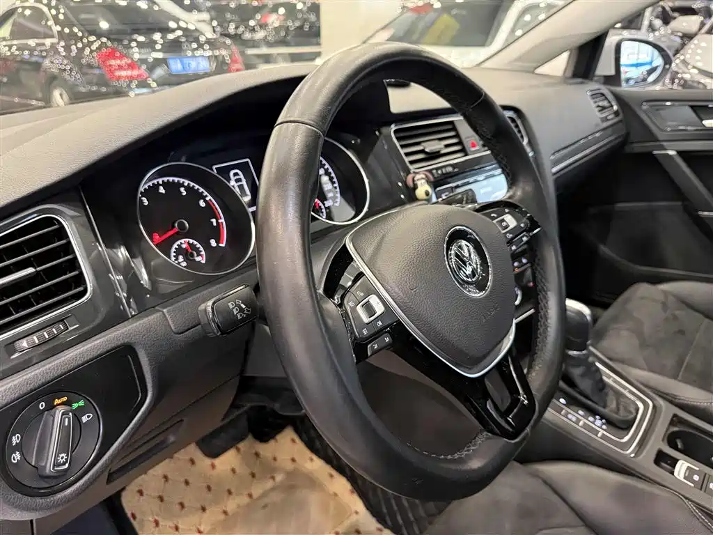 Volkswagen Golf 2018 230TSI Automatic Luxury фото 19