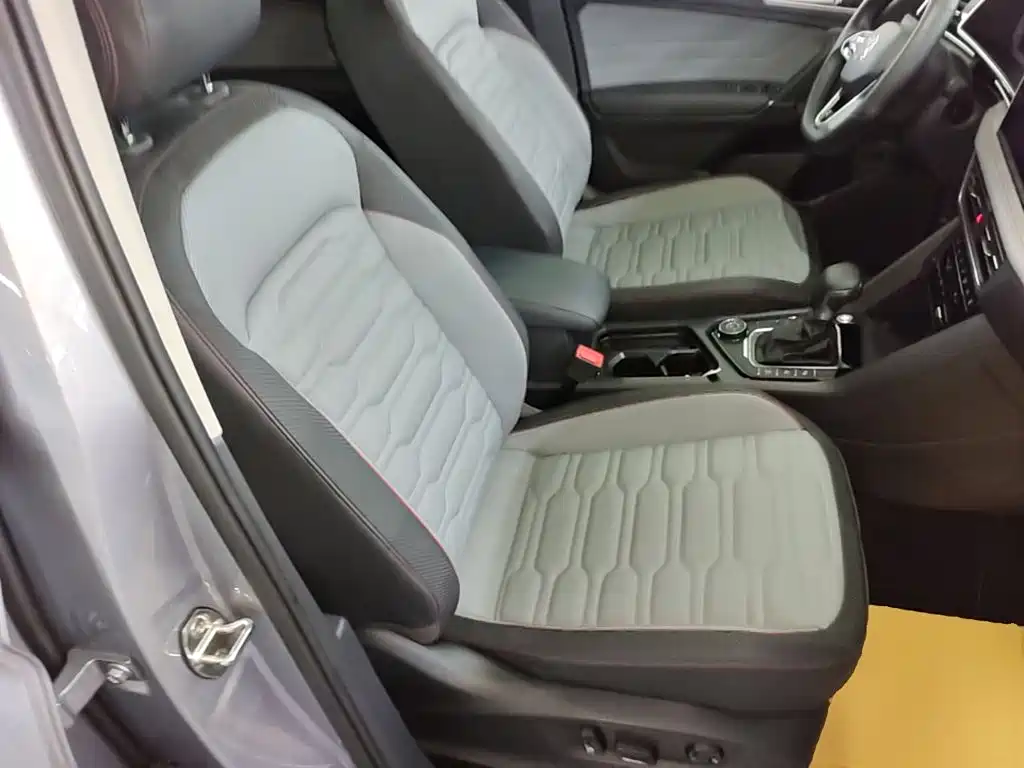 Фото 25 - Volkswagen Tiguan L