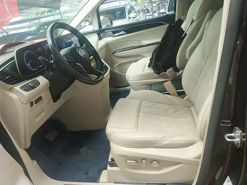 Фото 15 - Buick GL8