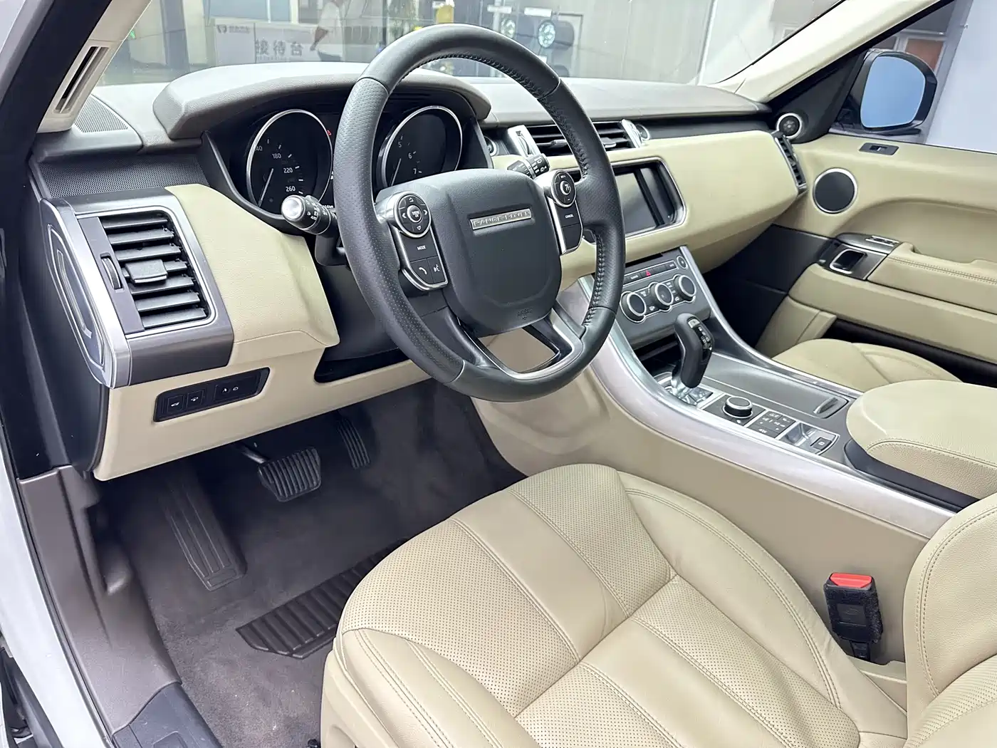 Land Rover Range Rover Sport 2016 Model 3.0 SC V6 SE фото 7