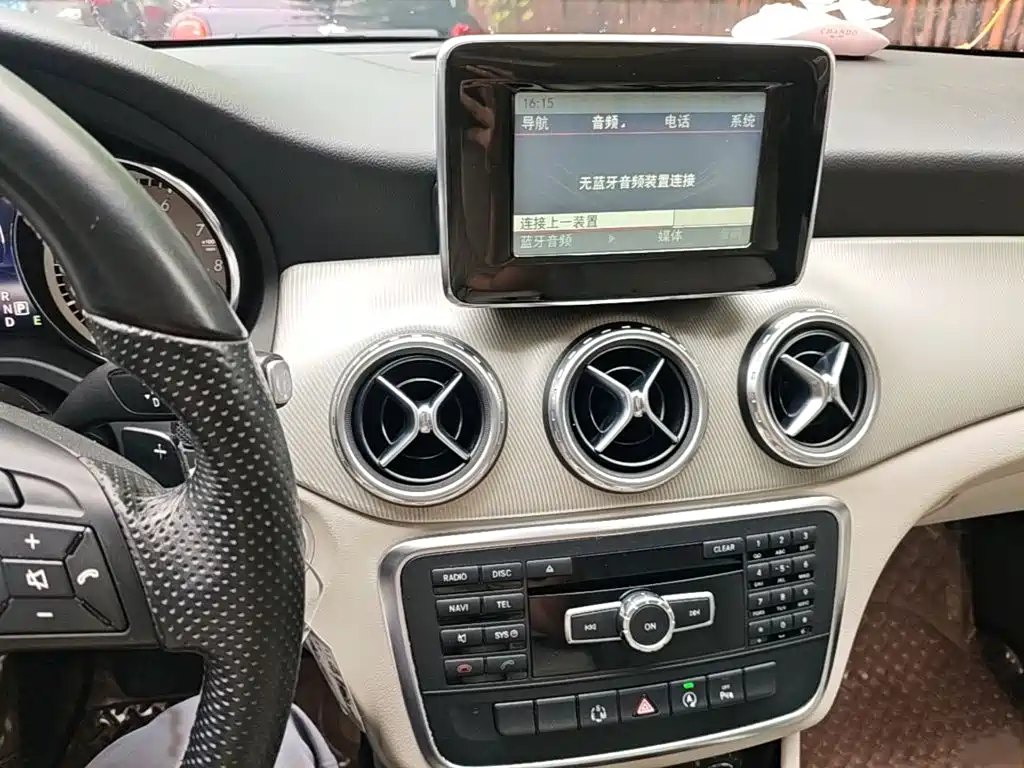 Mercedes-Benz GLA 2015 2015 GLA 200 Dynamic