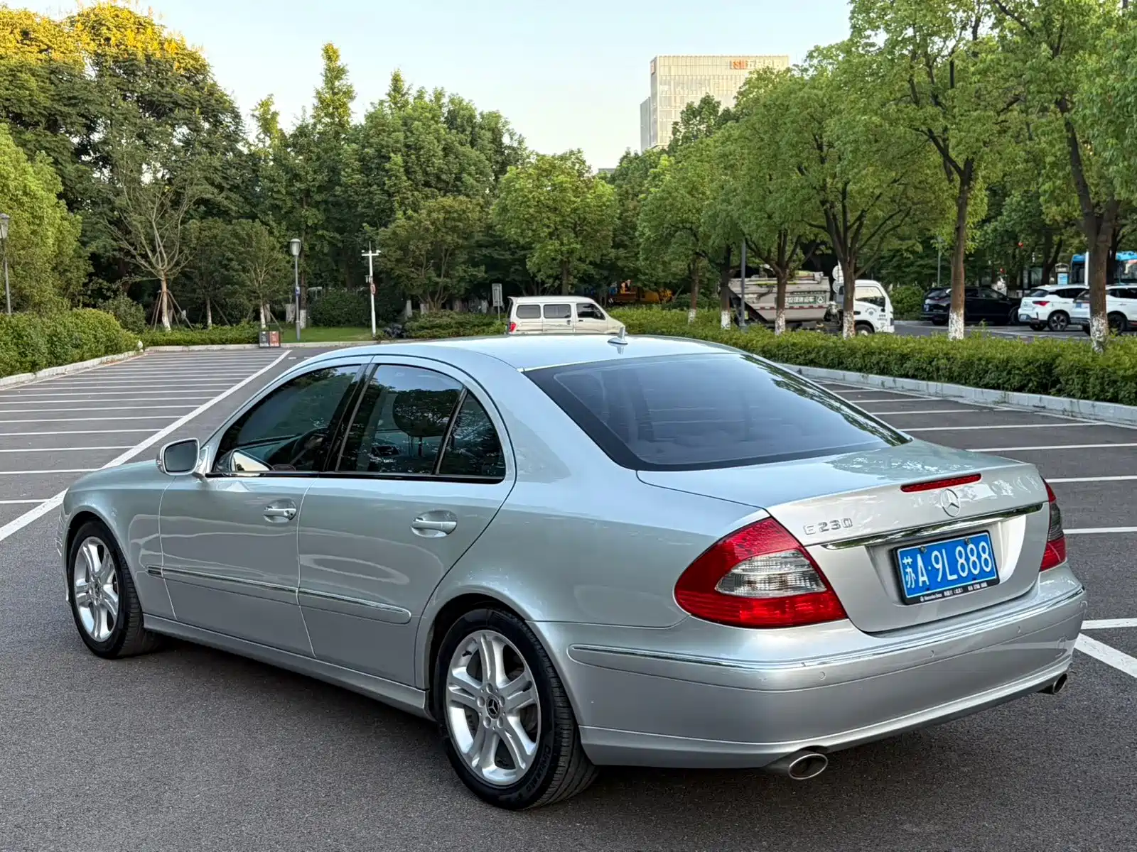 Photo 8 - Mercedes-Benz E-Class