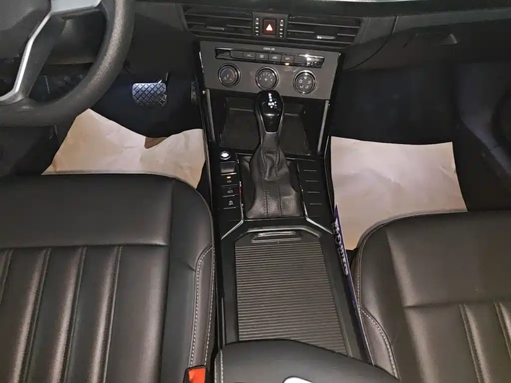 Фото 14 - Volkswagen Passat