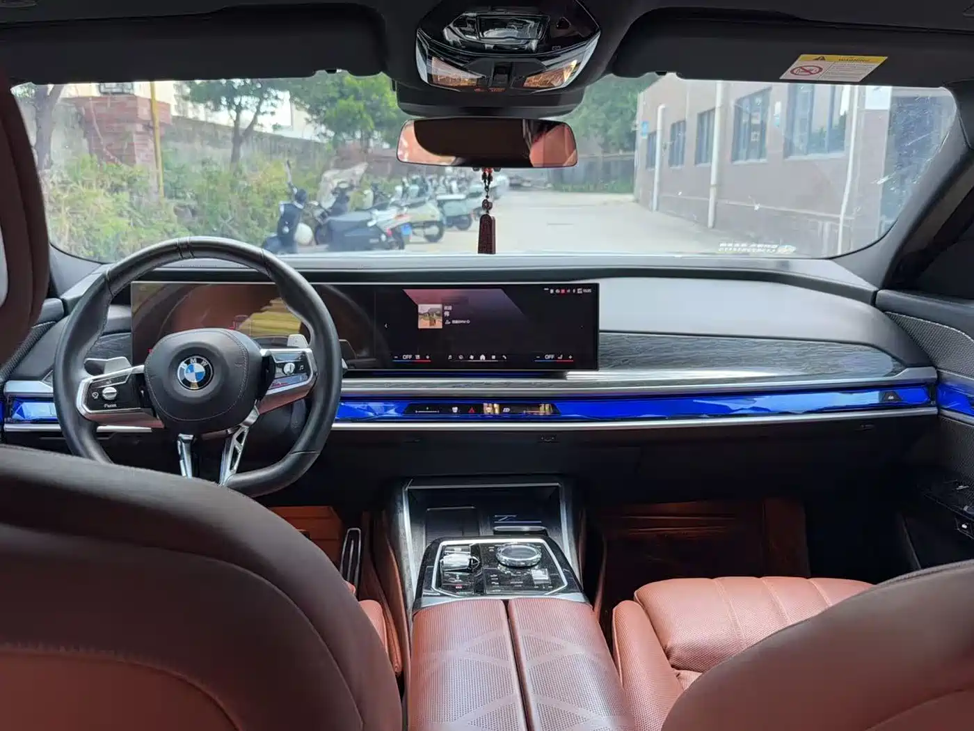 BMW 7 Series 2023 Facelift 740Li Exclusive M Sport Package фото 6