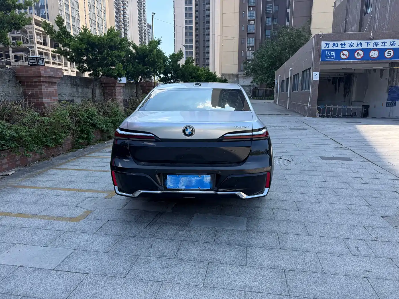 BMW 7 Series 2023 Facelift 740Li Exclusive M Sport Package фото 11
