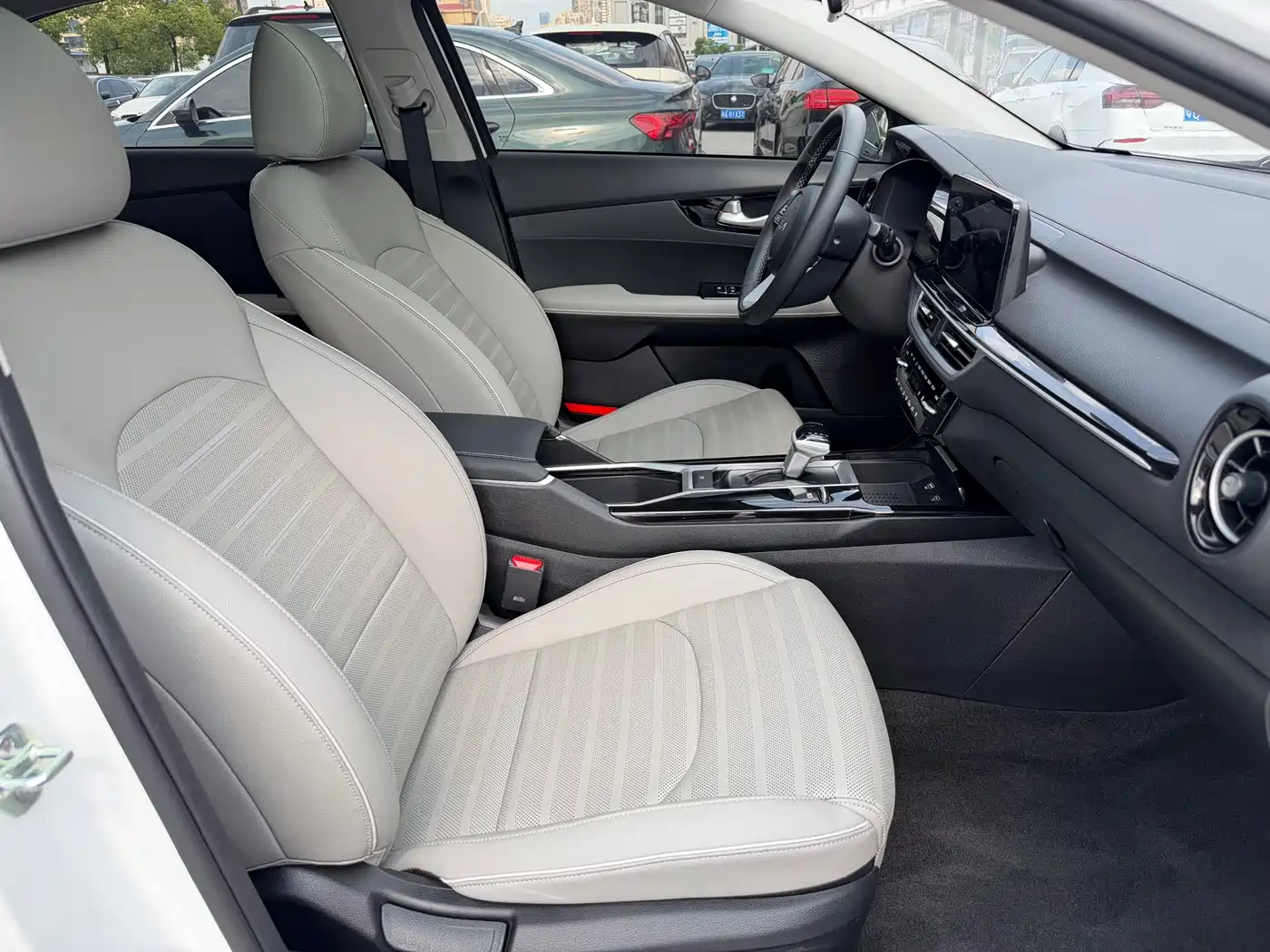 Kia K3 2023 Model 1.5L CVT Luxury Edition фото 15