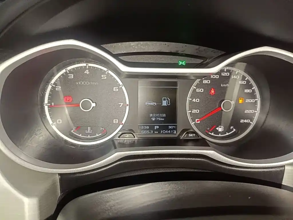 Фото 8 - Geely Atlas