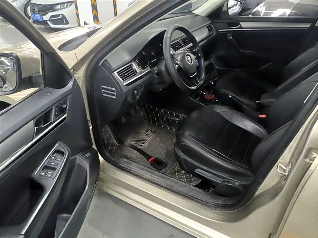Volkswagen Bora 2017 1.6L Manual Comfort Edition фото 16