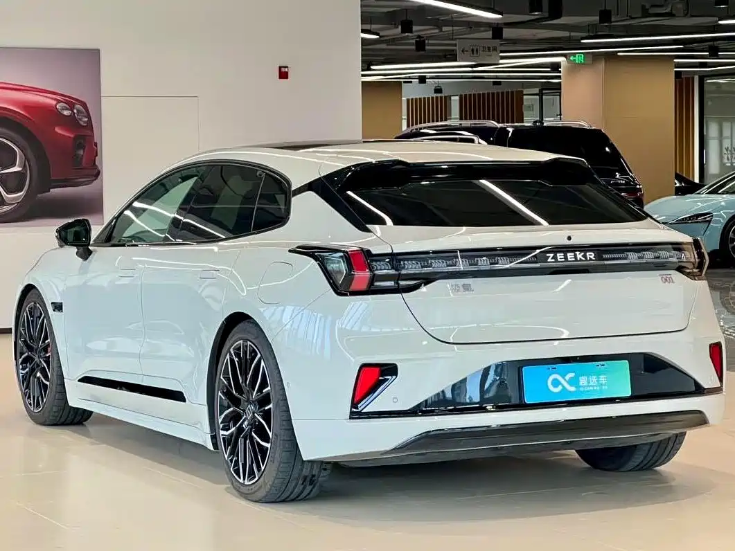 2025 ZEEKR 001