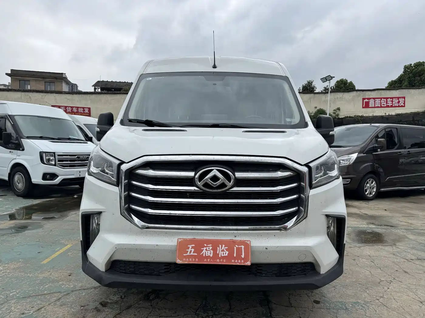 SAIC Maxus Xintu V90 2024 Zhida Commercial Version 2.0T Automatic RWD Long Wheelbase High Roof Single Rear Tire 9-Seater фото 3