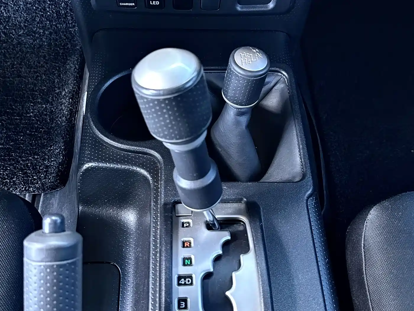 Toyota FJ Cruiser 2013 4.0L фото 8