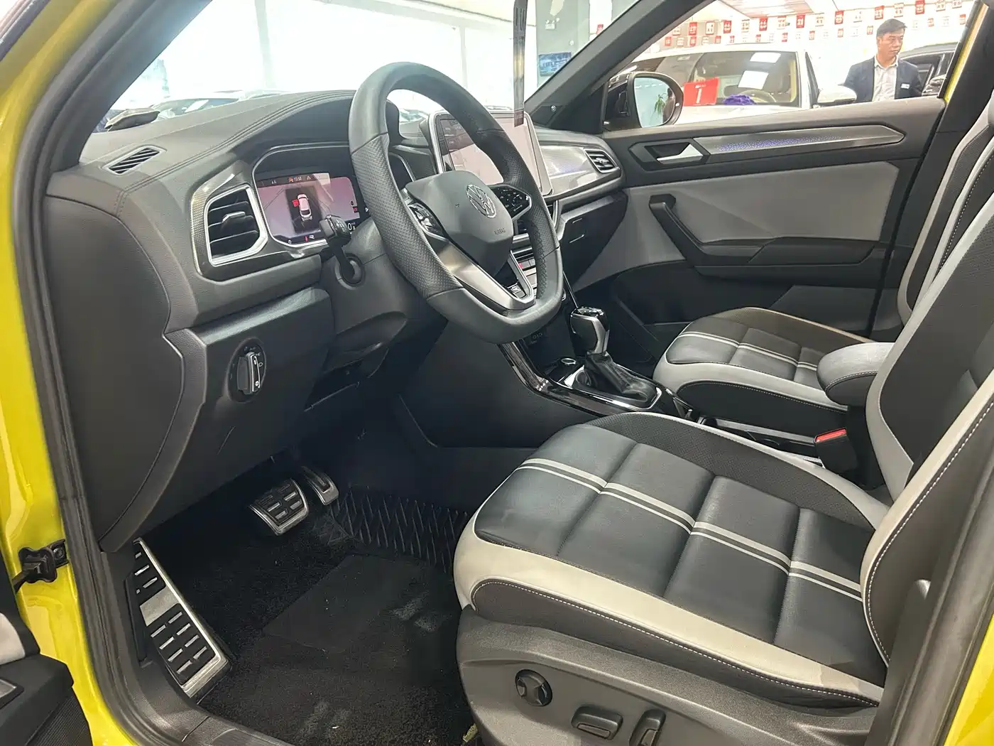 VOLKSWAGEN T-ROC EXPLORING SONGS