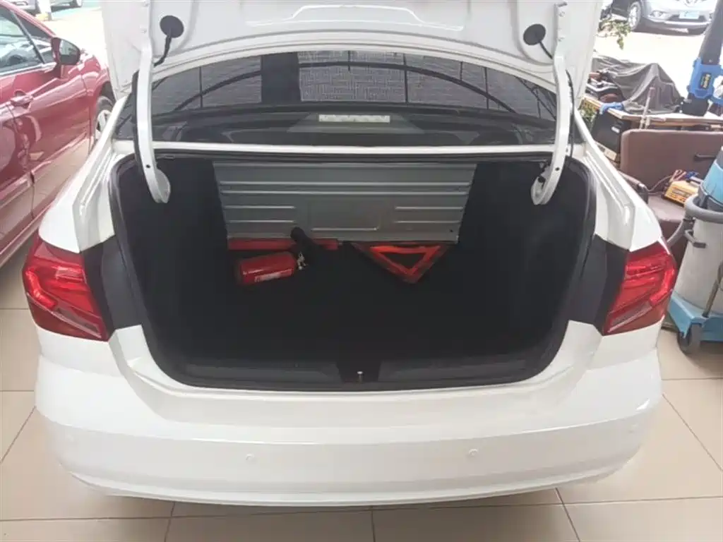 Volkswagen Jetta 2017 1.5L Automatic Fashion фото 19