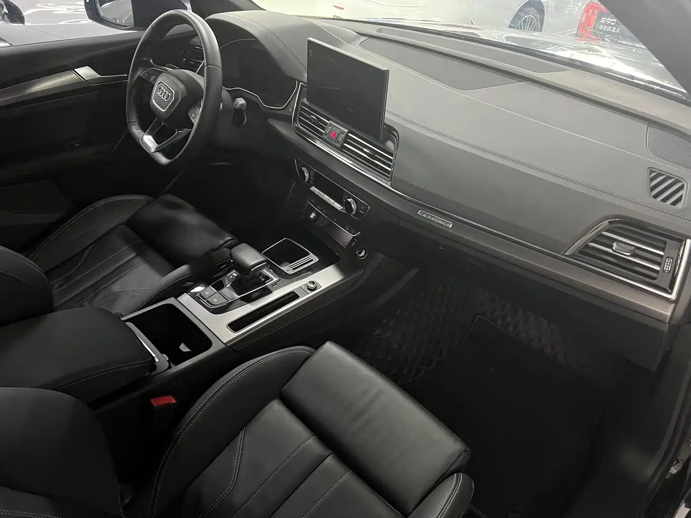 Audi Q5L 2024 Model 40 TFSI Luxury Dynamic фото 13