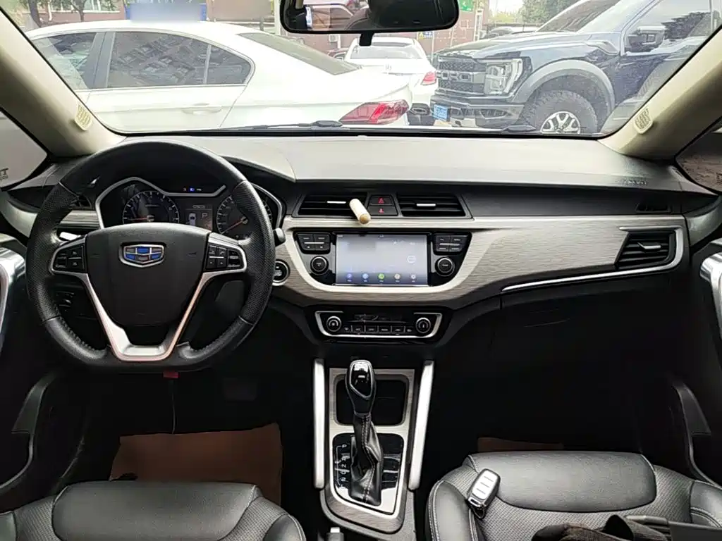 Фото 10 - Geely Vision X3