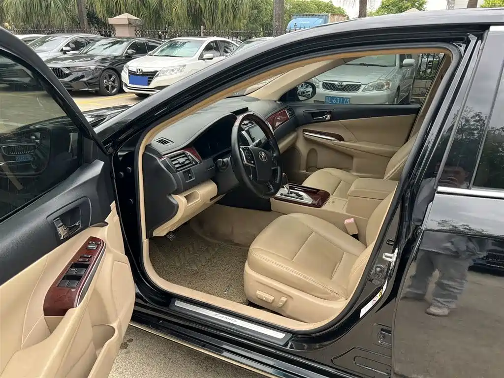 Toyota Camry 2012 2.5G Luxury Edition фото 7