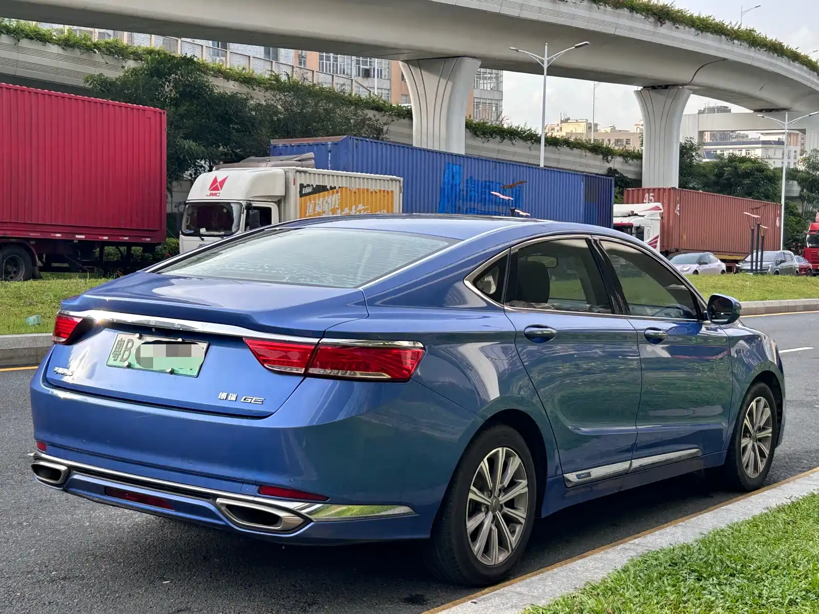 Фото 6 - Geely Borui