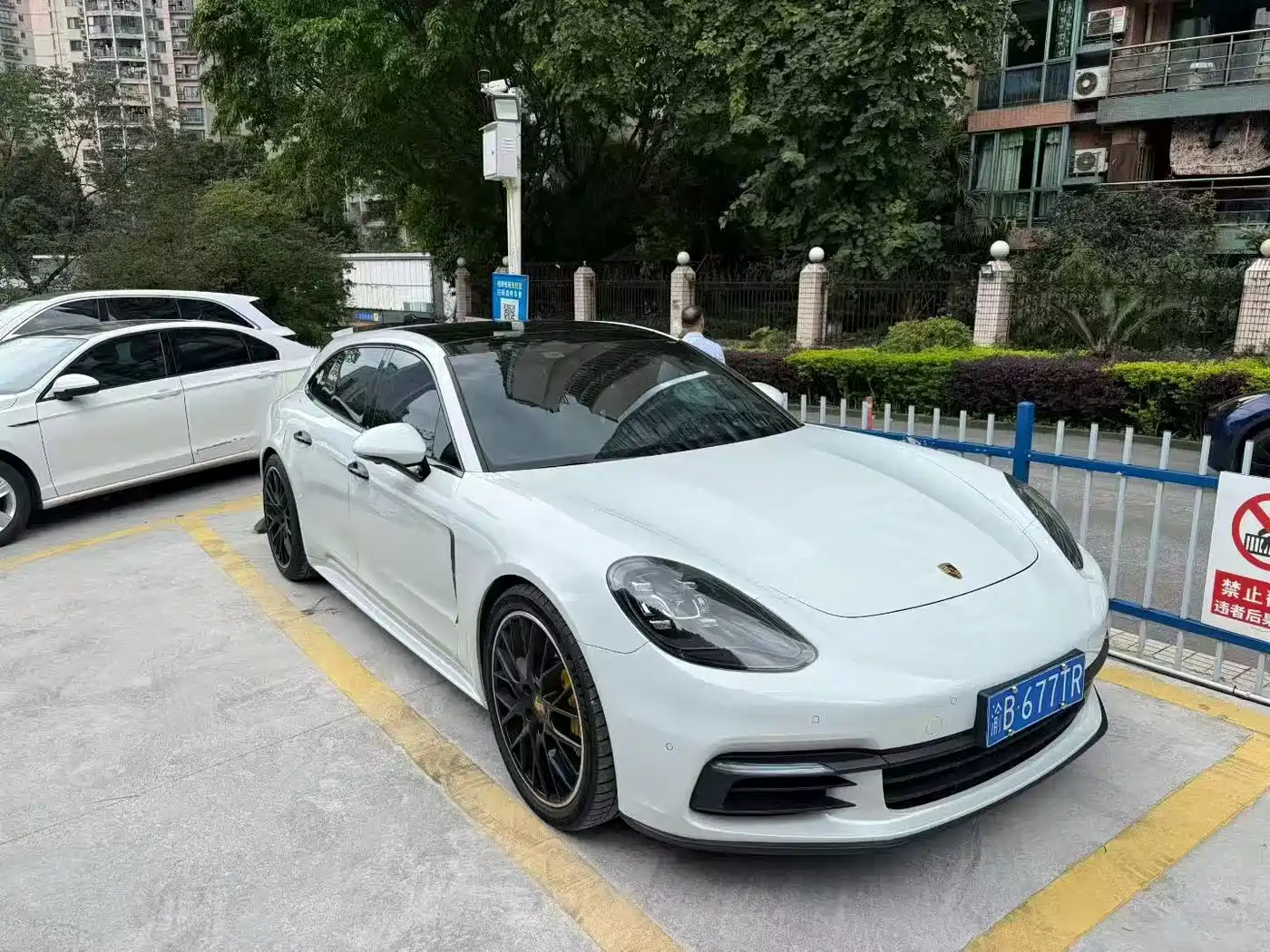 Porsche Panamera 2017 Panamera 4 Sport Turismo 3.0T фото 13