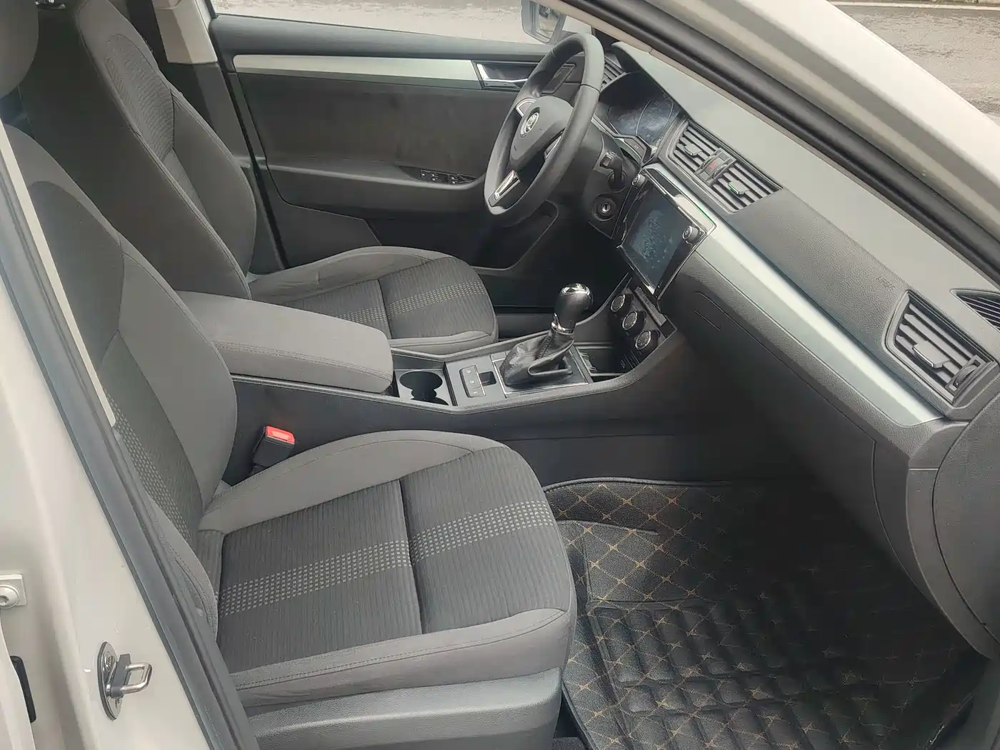 Škoda Superb 2016 TSI280 DSG Advance Edition фото 14