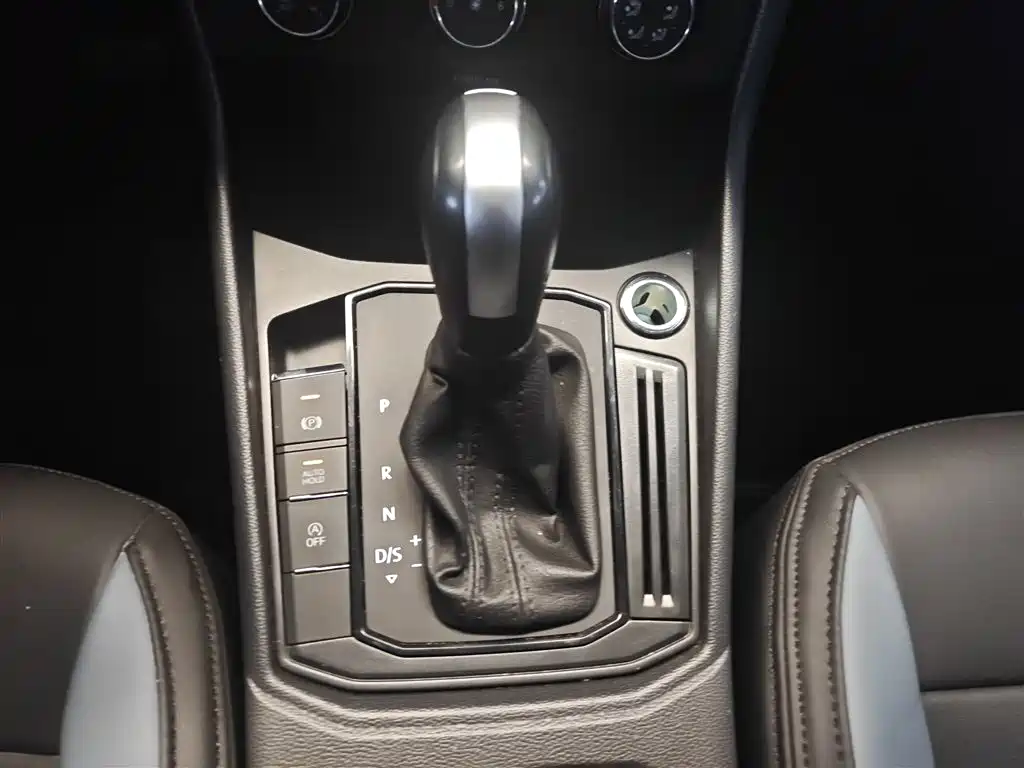 Volkswagen Lavida 2024 Model 1.5L Automatic Delight Edition фото 7