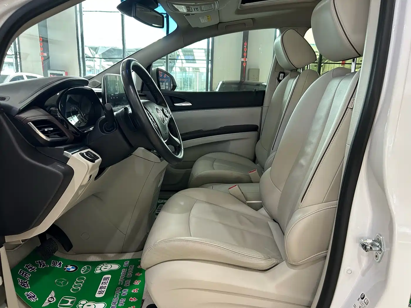 Photo 4 - Buick GL8