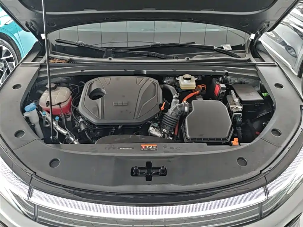 Geely Galaxy Galaxy A7 2025 EM-i 150km Long Voyage Edition фото 20