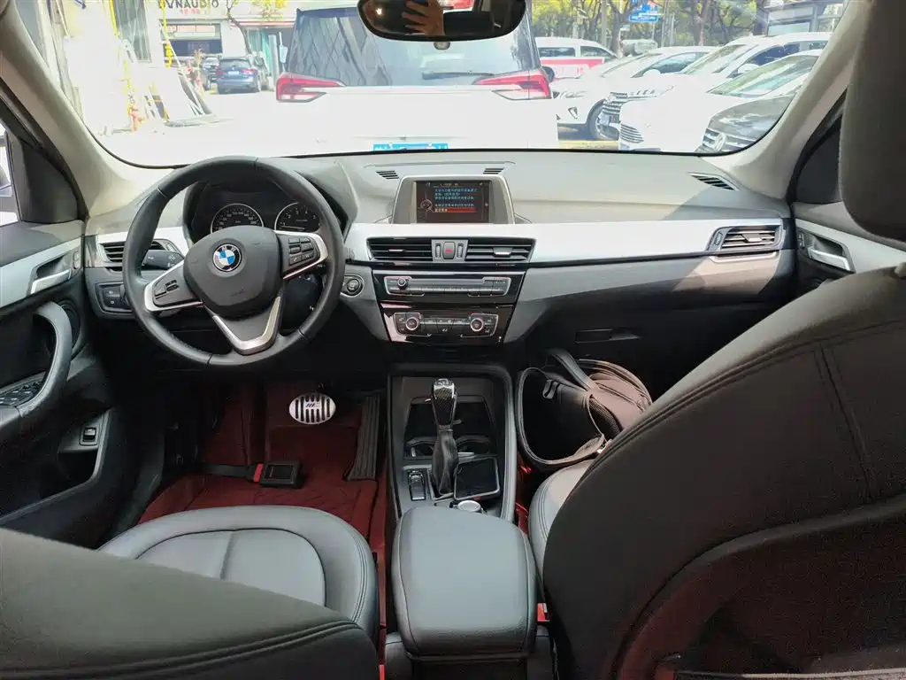 BMW X1 2018 sDrive20Li Leading Model фото 10