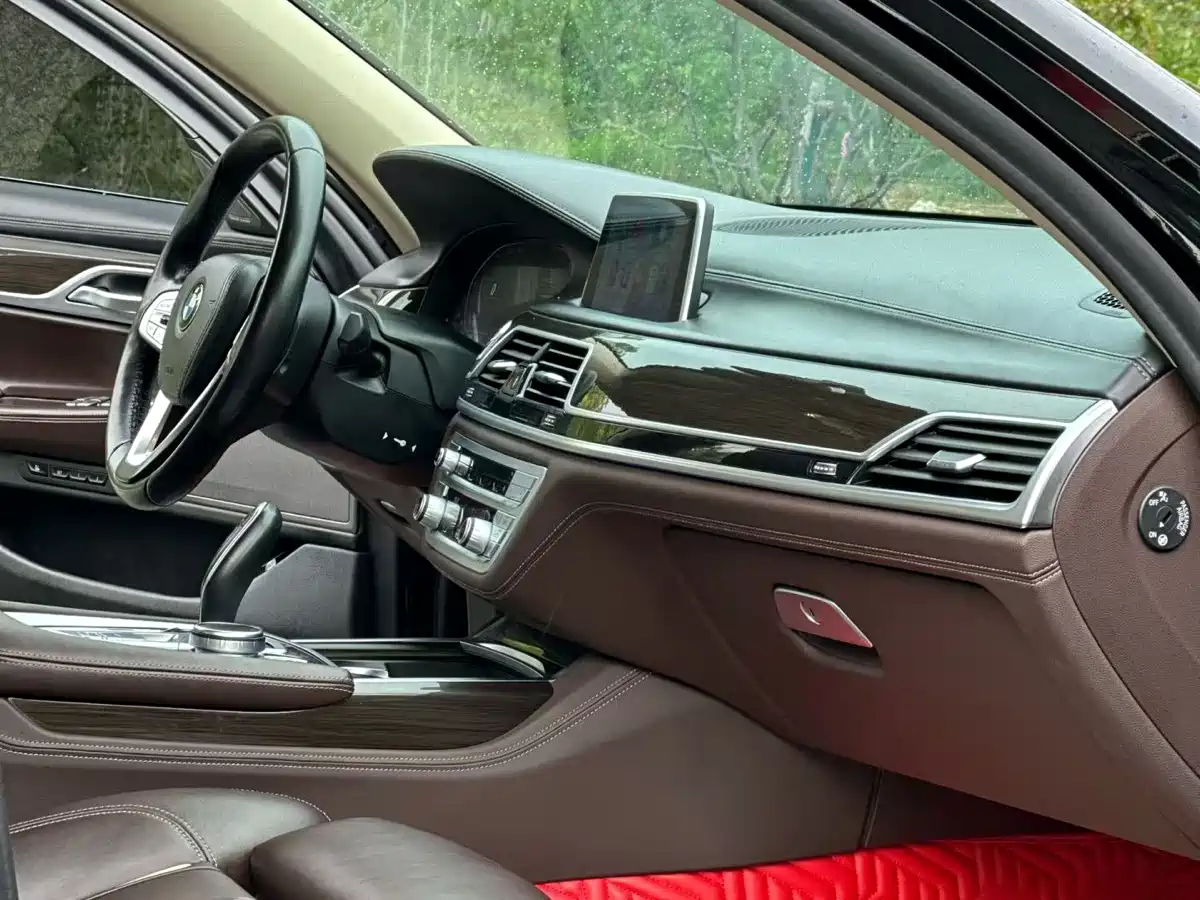 BMW 7 Series 2021 Model 730Li Luxury Package фото 7
