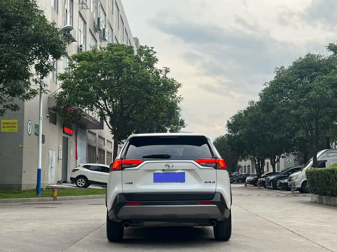 Toyota RAV4 Rongfang 2020 2.0L CVT 2WD Trend Edition фото 9