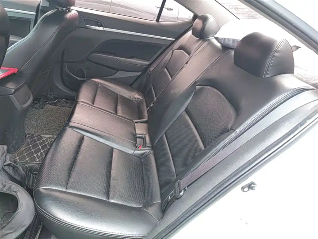 Hyundai Elantra 2016 Model 1.6L Automatic Smart Elite фото 17