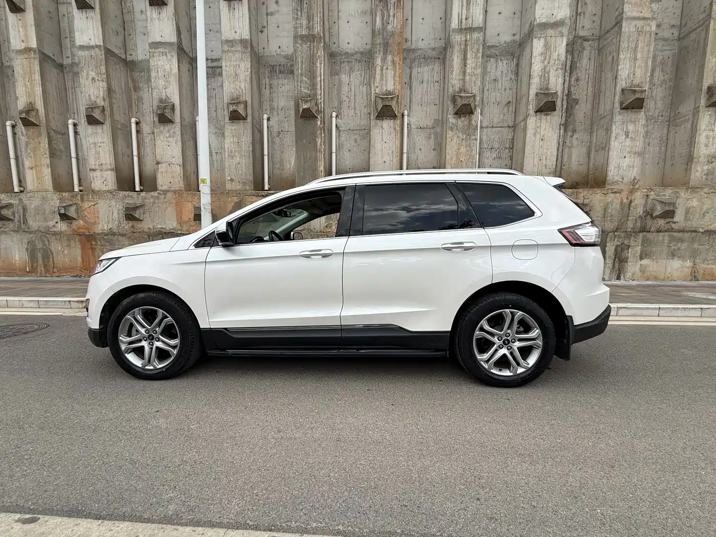 Ford Edge 2019 2018 EcoBoost 245 FWD Luxury 7-seater China V