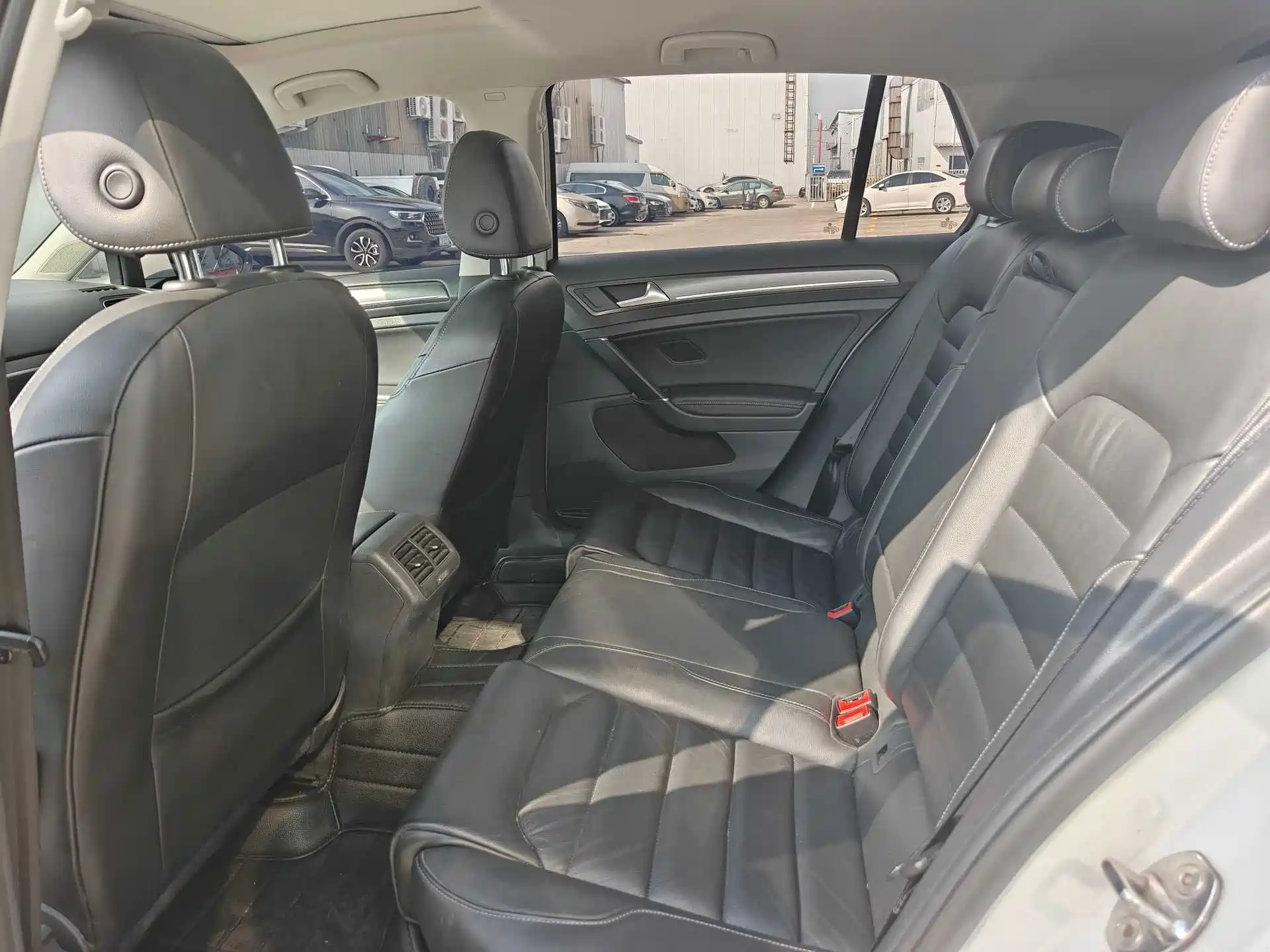 Фото 5 - Volkswagen Golf