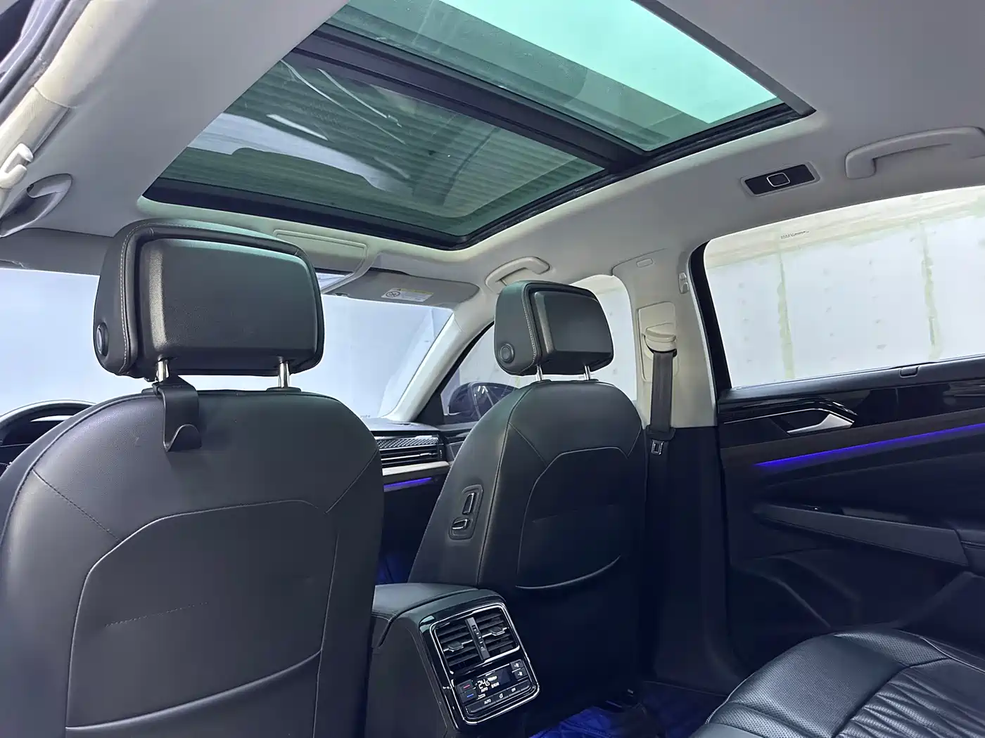 Volkswagen Passat 2020 330TSI Luxury Edition China VI фото 12