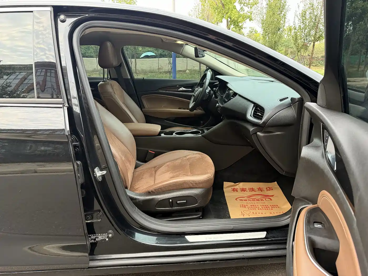 Photo 13 - Buick Regal