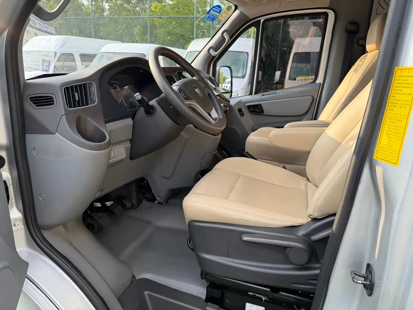 Foton Tuyano 2022 2022 2.0T Passenger Comfort Manual Long Wheelbase Medium Roof Rear Single Tire 9-Seater