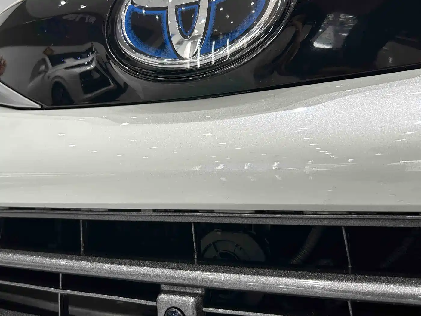 Toyota Sienna 2023 2.5L Hybrid Premium Edition фото 7