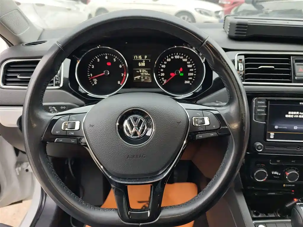 Volkswagen Sagitar 2018 1.6L Automatic Comfort фото 11