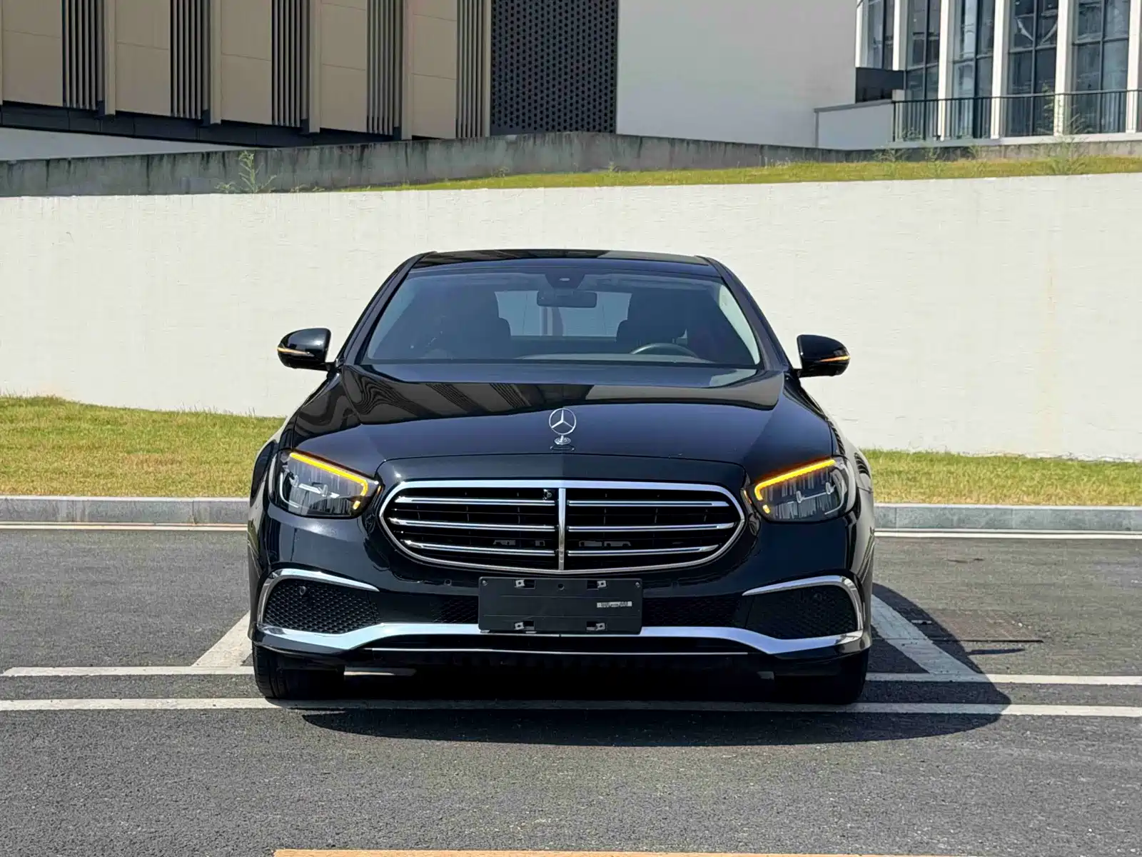 صورة 2 - Mercedes-Benz E-Class