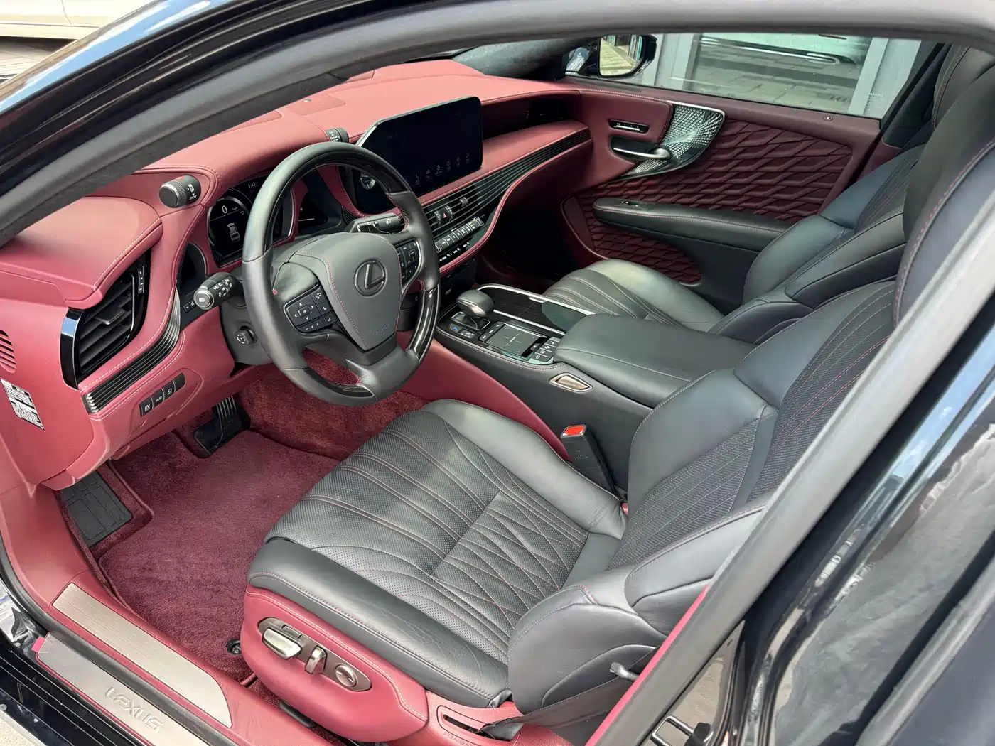 Lexus LS 2021 500h Executive Edition фото 10