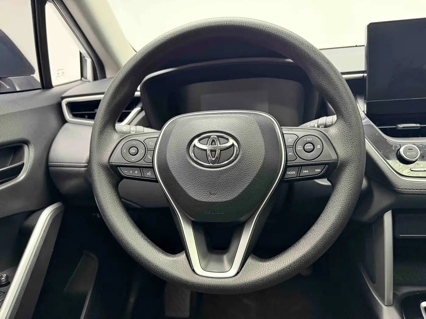 Toyota Frontlander 2024 2.0L Smart Hybrid Dual Engine Leading Edition фото 5