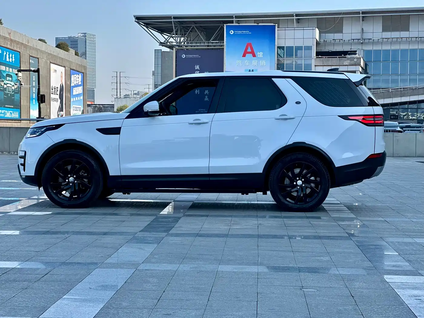 Land Rover Discovery 2018 3.0 SC V6 HSE фото 14