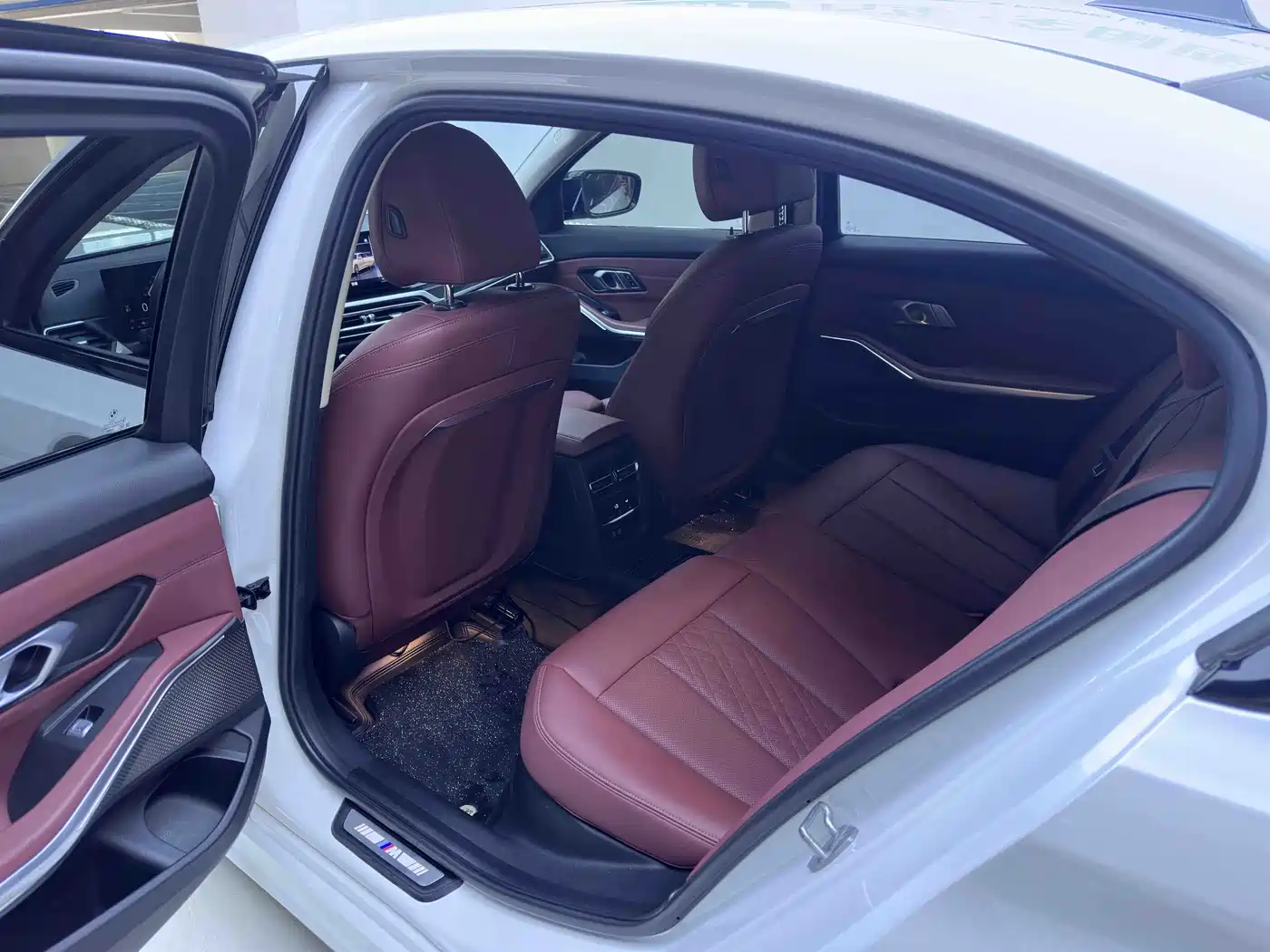 BMW 3 Series 2023 320Li M Sport Package фото 8
