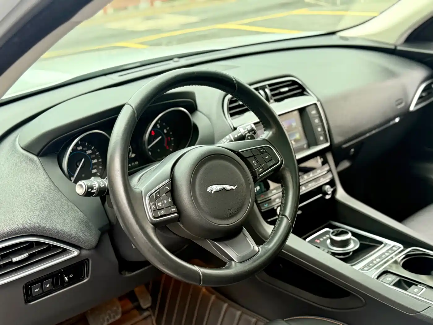 Jaguar F-PACE 2016 2016 2.0T FWD Urban Premium Edition