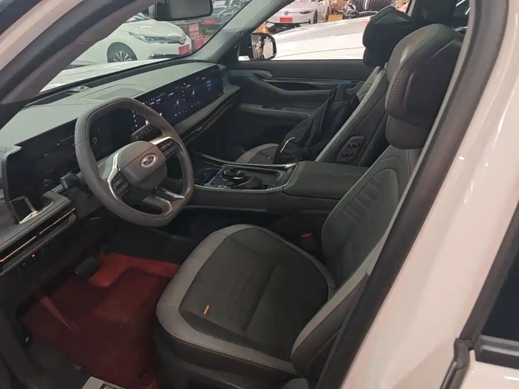 Фото 15 - Ford Edge