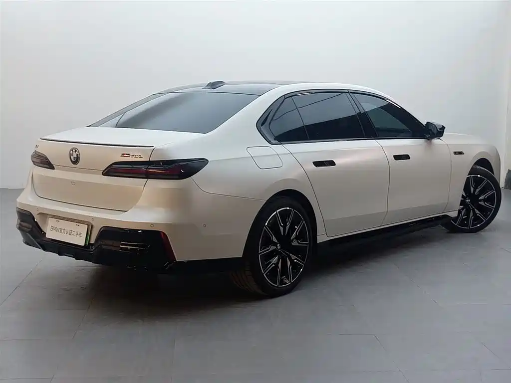 BMW I7 M70L